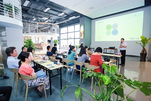 火炬创业成长营系列培训课于清华海峡研究院韵书馆顺利开课